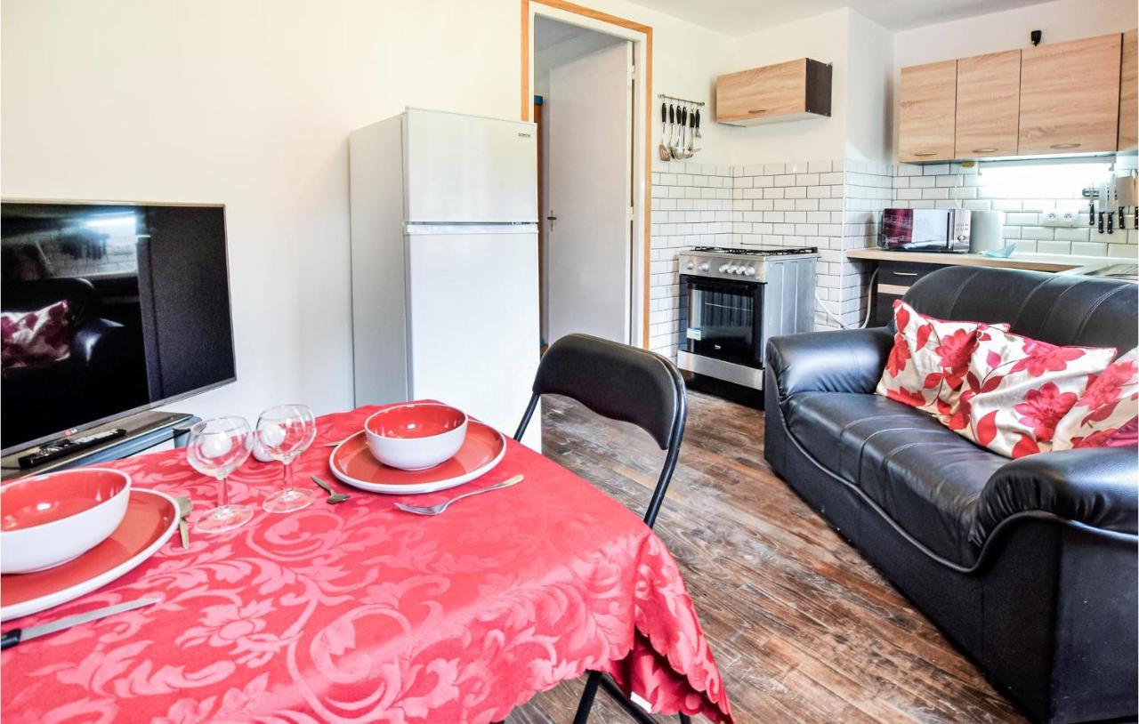 Awesome Home In Saint-Sever-Calvados With Kitchen Luaran gambar