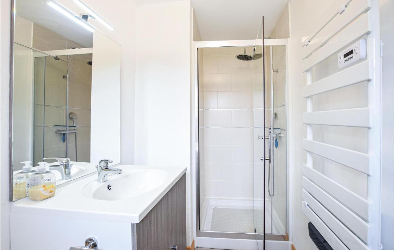 Awesome Home In Saint-Sever-Calvados With Kitchen Luaran gambar
